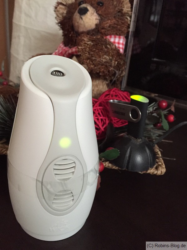 v.l.n.r.Airwick freshmatic mit Geruchs-Sensor, Voltcraft, dahinter Weihnachtsbär :-)